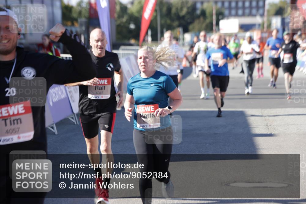 03.10.2025 - Köhlbrandbrückenlauf Jannik Wohlers http://msf.ph/oto/9052384 03.10.2025 13:09:02 Ziel 4057, 4138, 4197, 4346, 4381, 4403, 4505, 4544, 5705, 5842, 5953, 6233, 6372, 6630 meine-sportfotos.de