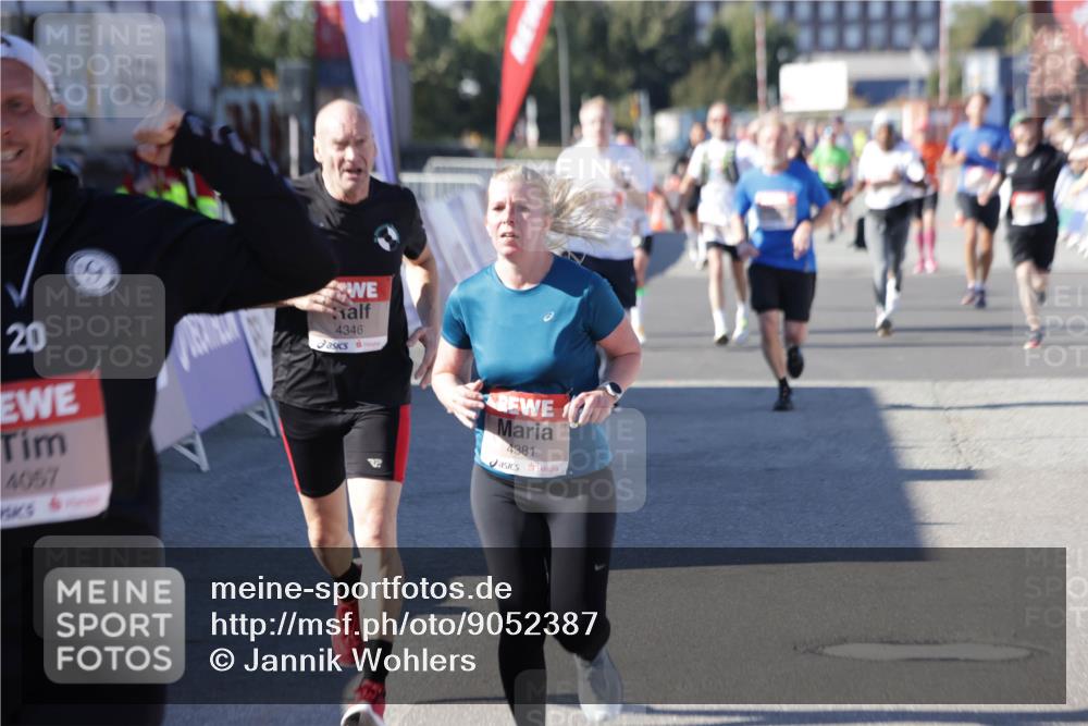 03.10.2025 - Köhlbrandbrückenlauf Jannik Wohlers http://msf.ph/oto/9052387 03.10.2025 13:09:02 Ziel 4057, 4138, 4197, 4346, 4381, 4403, 4505, 4544, 5705, 5842, 5953, 6233, 6372, 6630 meine-sportfotos.de