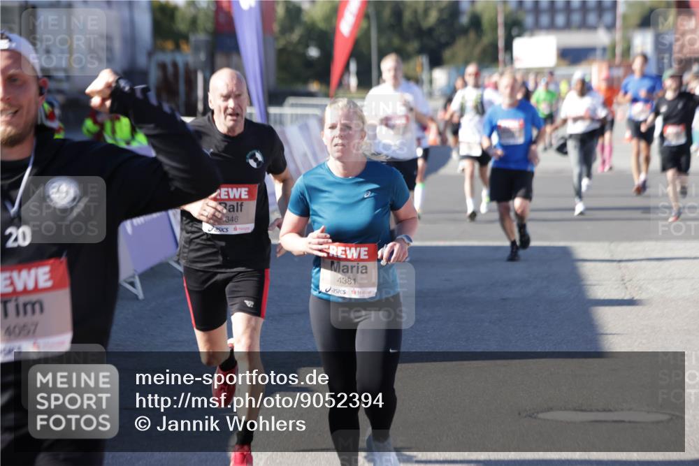 03.10.2025 - Köhlbrandbrückenlauf Jannik Wohlers http://msf.ph/oto/9052394 03.10.2025 13:09:02 Ziel 4057, 4138, 4197, 4346, 4381, 4403, 4505, 4544, 5705, 5842, 5953, 6233, 6372, 6630 meine-sportfotos.de