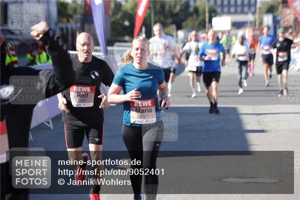 03.10.2025 - Köhlbrandbrückenlauf Jannik Wohlers http://msf.ph/oto/9052401 03.10.2025 13:09:02 Ziel 4057, 4138, 4197, 4346, 4381, 4403, 4505, 4544, 5705, 5842, 5953, 6233, 6372, 6630 meine-sportfotos.de