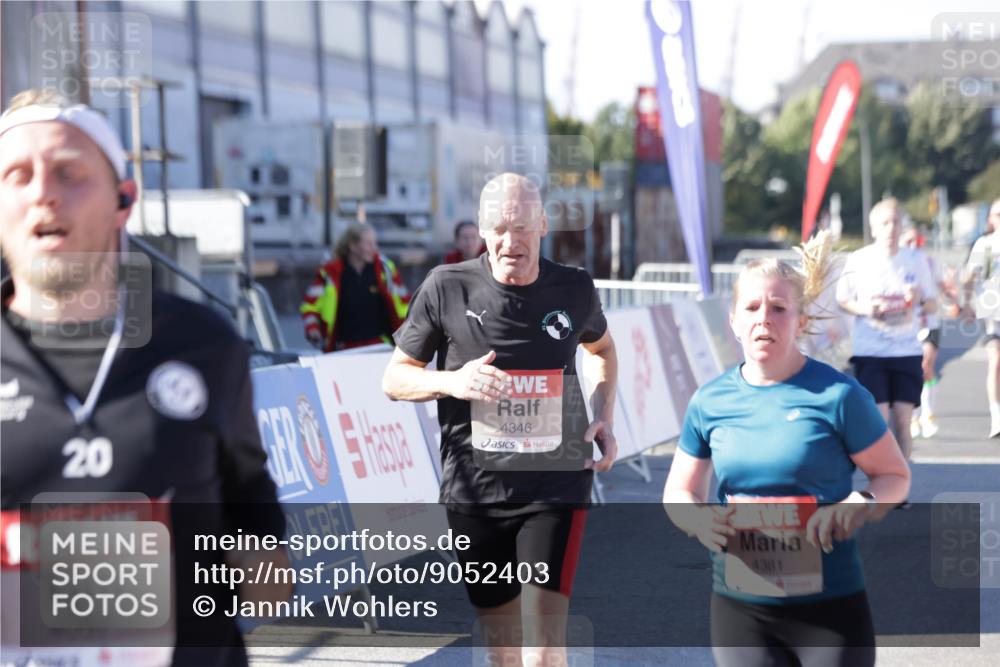 03.10.2025 - Köhlbrandbrückenlauf Jannik Wohlers http://msf.ph/oto/9052403 03.10.2025 13:09:02 Ziel 4057, 4138, 4197, 4346, 4381, 4403, 4505, 4544, 5705, 5842, 5953, 6233, 6372, 6630 meine-sportfotos.de