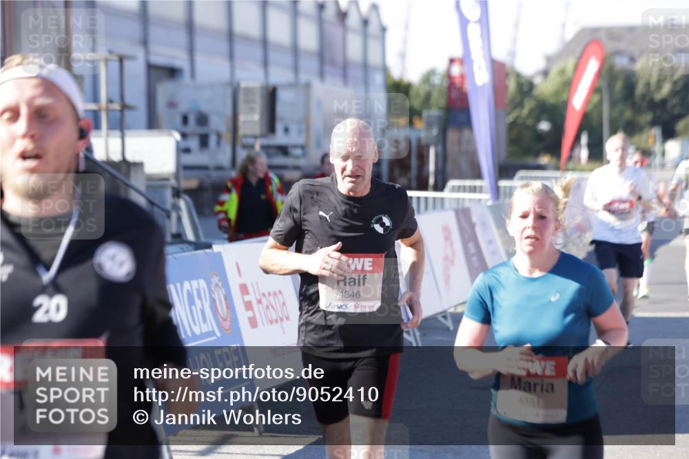 03.10.2025 - Köhlbrandbrückenlauf Jannik Wohlers http://msf.ph/oto/9052410 03.10.2025 13:09:03 Ziel 4057, 4138, 4197, 4346, 4351, 4381, 4403, 4505, 4544, 5242, 5705, 5842, 5953, 6372, 6630, 6814, 6816 meine-sportfotos.de