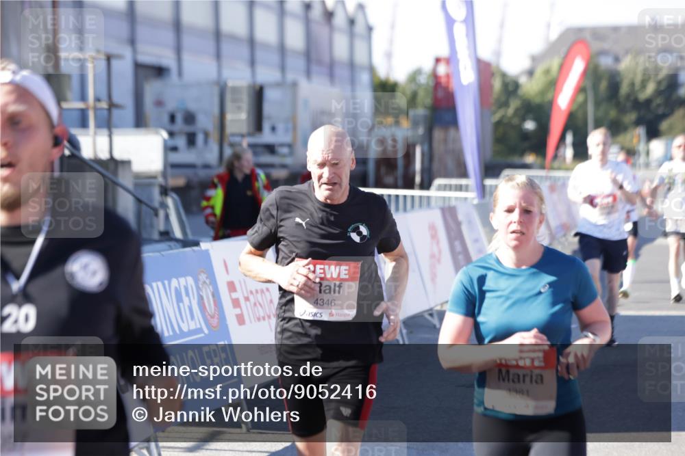 03.10.2025 - Köhlbrandbrückenlauf Jannik Wohlers http://msf.ph/oto/9052416 03.10.2025 13:09:03 Ziel 4057, 4138, 4197, 4346, 4351, 4381, 4403, 4505, 4544, 5242, 5705, 5842, 5953, 6372, 6630, 6814, 6816 meine-sportfotos.de