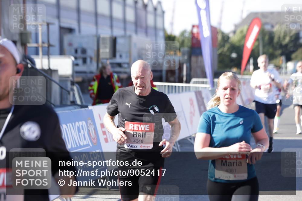 03.10.2025 - Köhlbrandbrückenlauf Jannik Wohlers http://msf.ph/oto/9052417 03.10.2025 13:09:03 Ziel 4057, 4138, 4197, 4346, 4351, 4381, 4403, 4505, 4544, 5242, 5705, 5842, 5953, 6372, 6630, 6814, 6816 meine-sportfotos.de