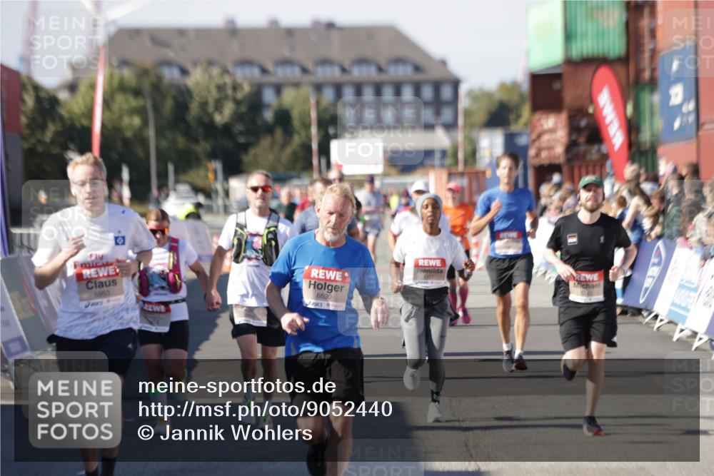 03.10.2025 - Köhlbrandbrückenlauf Jannik Wohlers http://msf.ph/oto/9052440 03.10.2025 13:09:04 Ziel 4057, 4138, 4197, 4346, 4351, 4381, 4403, 4505, 4544, 5242, 5705, 5842, 5953, 6372, 6630, 6814, 6816 meine-sportfotos.de