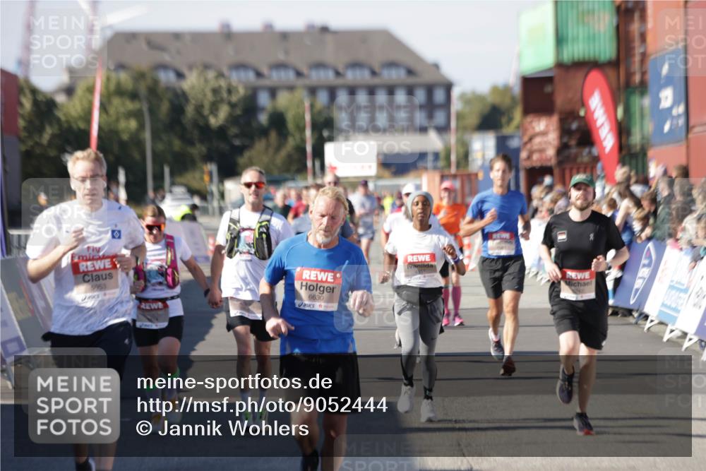 03.10.2025 - Köhlbrandbrückenlauf Jannik Wohlers http://msf.ph/oto/9052444 03.10.2025 13:09:04 Ziel 4057, 4138, 4197, 4346, 4351, 4381, 4403, 4505, 4544, 5242, 5705, 5842, 5953, 6372, 6630, 6814, 6816 meine-sportfotos.de
