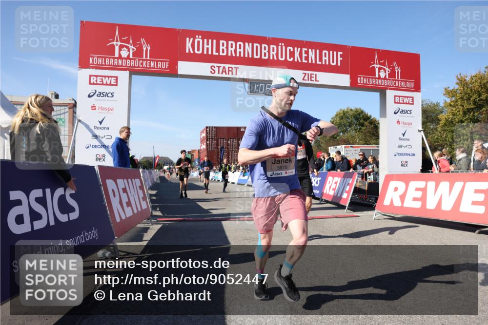03.10.2025 - Köhlbrandbrückenlauf Lena Gebhardt http://msf.ph/oto/9052447 03.10.2025 13:06:26 Ziel 4015, 4122, 4124, 4396, 4550, 4658, 4659, 5563, 5641, 5970, 6193 meine-sportfotos.de