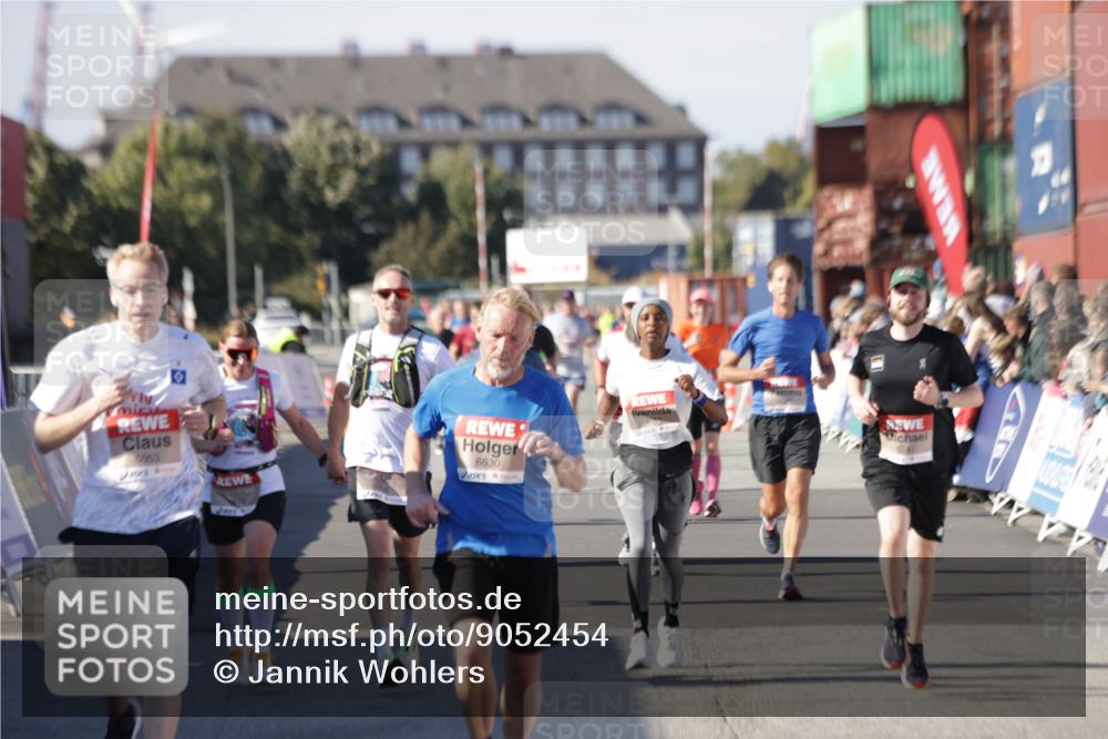 03.10.2025 - Köhlbrandbrückenlauf Jannik Wohlers http://msf.ph/oto/9052454 03.10.2025 13:09:05 Ziel 4057, 4138, 4197, 4346, 4351, 4381, 4403, 4486, 4505, 4901, 5242, 5705, 5842, 5953, 6372, 6562, 6630, 6814, 6816 meine-sportfotos.de