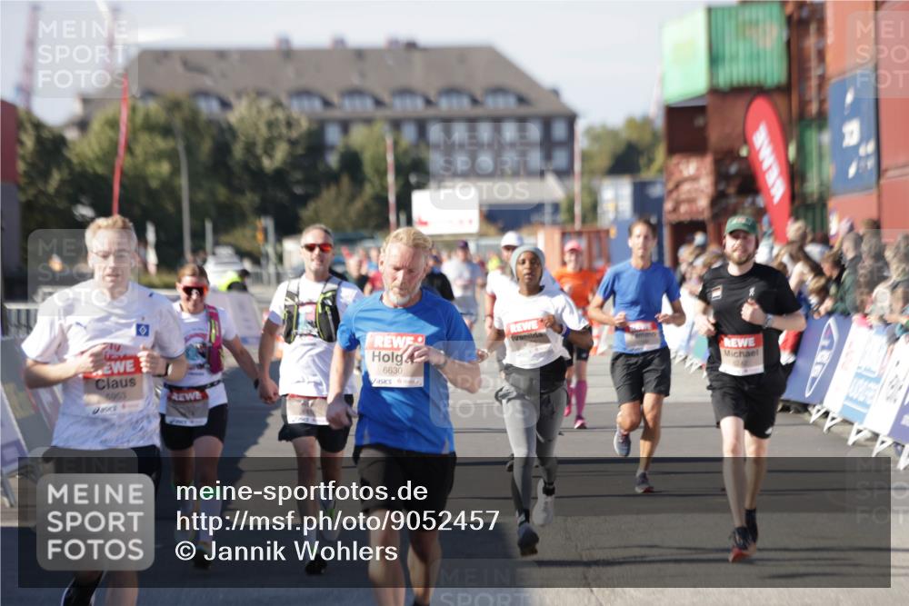 03.10.2025 - Köhlbrandbrückenlauf Jannik Wohlers http://msf.ph/oto/9052457 03.10.2025 13:09:05 Ziel 4057, 4138, 4197, 4346, 4351, 4381, 4403, 4486, 4505, 4901, 5242, 5705, 5842, 5953, 6372, 6562, 6630, 6814, 6816 meine-sportfotos.de