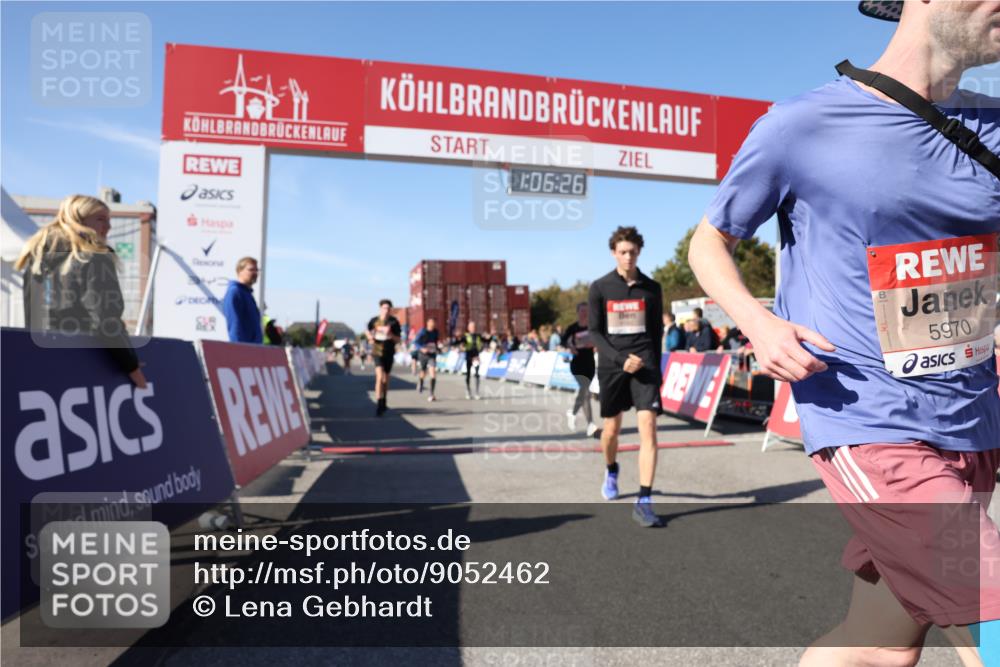 03.10.2025 - Köhlbrandbrückenlauf Lena Gebhardt http://msf.ph/oto/9052462 03.10.2025 13:06:26 Ziel 4015, 4122, 4124, 4396, 4550, 4658, 4659, 5563, 5641, 5970, 6193 meine-sportfotos.de