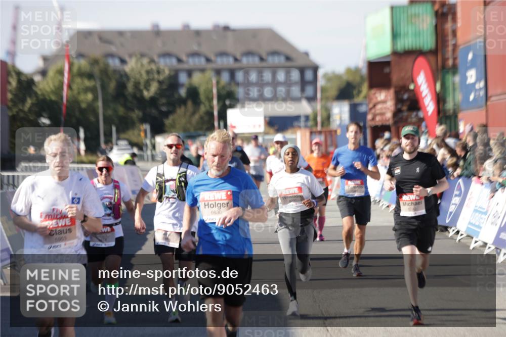 03.10.2025 - Köhlbrandbrückenlauf Jannik Wohlers http://msf.ph/oto/9052463 03.10.2025 13:09:05 Ziel 4057, 4138, 4197, 4346, 4351, 4381, 4403, 4486, 4505, 4901, 5242, 5705, 5842, 5953, 6372, 6562, 6630, 6814, 6816 meine-sportfotos.de