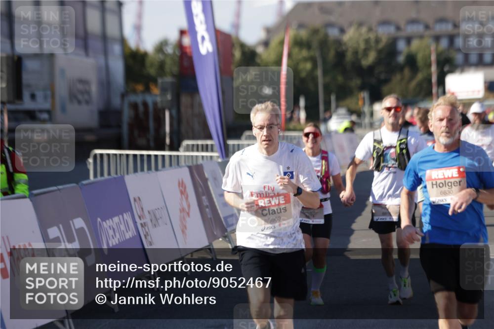 03.10.2025 - Köhlbrandbrückenlauf Jannik Wohlers http://msf.ph/oto/9052467 03.10.2025 13:09:05 Ziel 4057, 4138, 4197, 4346, 4351, 4381, 4403, 4486, 4505, 4901, 5242, 5705, 5842, 5953, 6372, 6562, 6630, 6814, 6816 meine-sportfotos.de