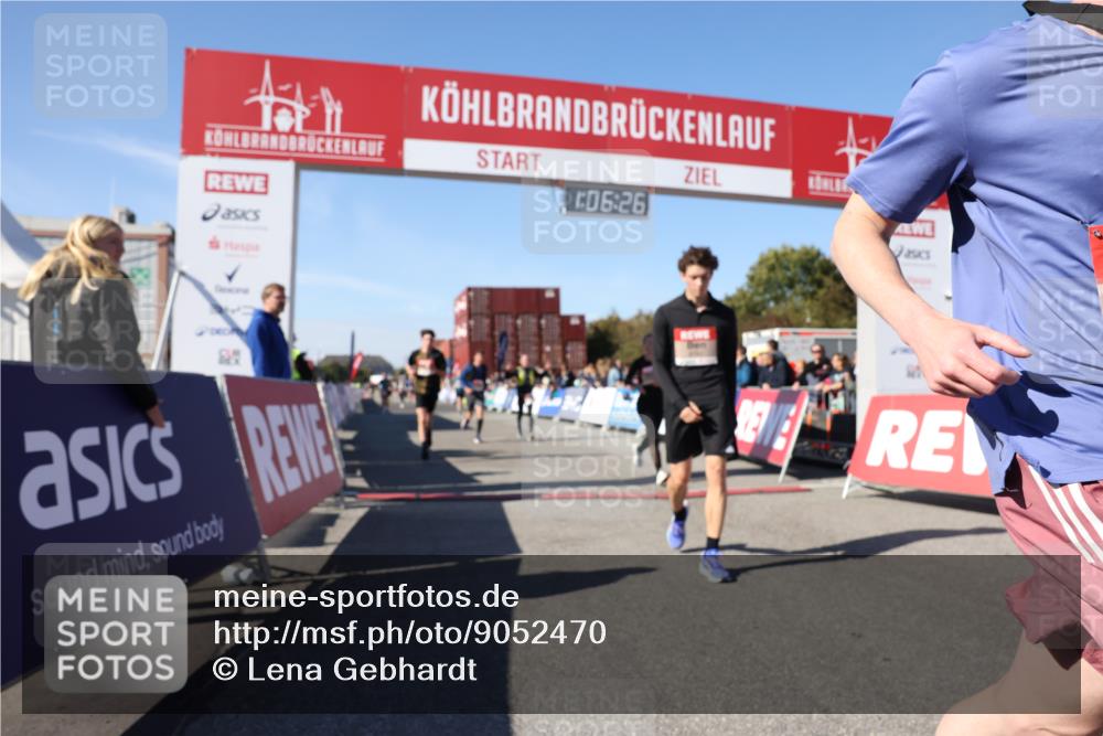 03.10.2025 - Köhlbrandbrückenlauf Lena Gebhardt http://msf.ph/oto/9052470 03.10.2025 13:06:26 Ziel 4015, 4122, 4124, 4396, 4550, 4658, 4659, 5563, 5641, 5970, 6193 meine-sportfotos.de