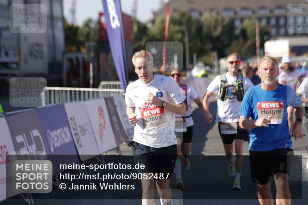 03.10.2025 - Köhlbrandbrückenlauf Jannik Wohlers http://msf.ph/oto/9052487 03.10.2025 13:09:06 Ziel 4057, 4138, 4197, 4346, 4351, 4381, 4403, 4486, 4505, 4901, 5242, 5705, 5842, 5953, 6372, 6562, 6630, 6814, 6816 meine-sportfotos.de