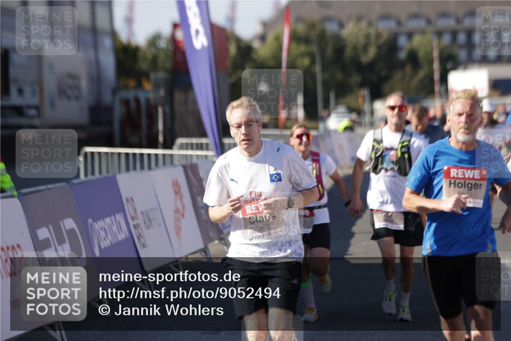 03.10.2025 - Köhlbrandbrückenlauf Jannik Wohlers http://msf.ph/oto/9052494 03.10.2025 13:09:06 Ziel 4057, 4138, 4197, 4346, 4351, 4381, 4403, 4486, 4505, 4901, 5242, 5705, 5842, 5953, 6372, 6562, 6630, 6814, 6816 meine-sportfotos.de