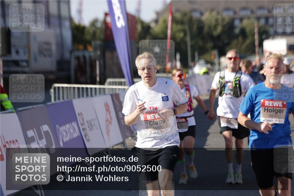 03.10.2025 - Köhlbrandbrückenlauf Jannik Wohlers http://msf.ph/oto/9052500 03.10.2025 13:09:06 Ziel 4057, 4138, 4197, 4346, 4351, 4381, 4403, 4486, 4505, 4901, 5242, 5705, 5842, 5953, 6372, 6562, 6630, 6814, 6816 meine-sportfotos.de