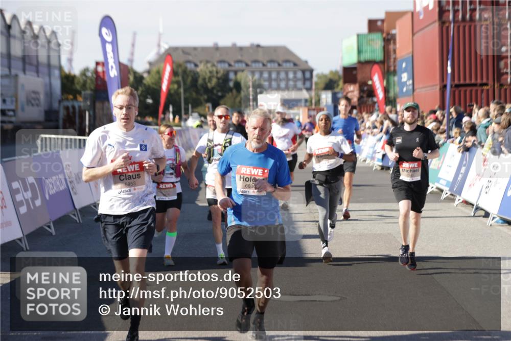 03.10.2025 - Köhlbrandbrückenlauf Jannik Wohlers http://msf.ph/oto/9052503 03.10.2025 13:09:07 Ziel 4057, 4197, 4346, 4351, 4377, 4381, 4403, 4486, 4505, 4901, 5242, 5842, 5953, 6372, 6562, 6630, 6814, 6816 meine-sportfotos.de