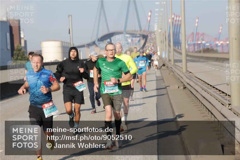 03.10.2025 - Köhlbrandbrückenlauf Jannik Wohlers http://msf.ph/oto/9052510 03.10.2025 09:46:51 Position 3 2712, 2948, 3658 meine-sportfotos.de