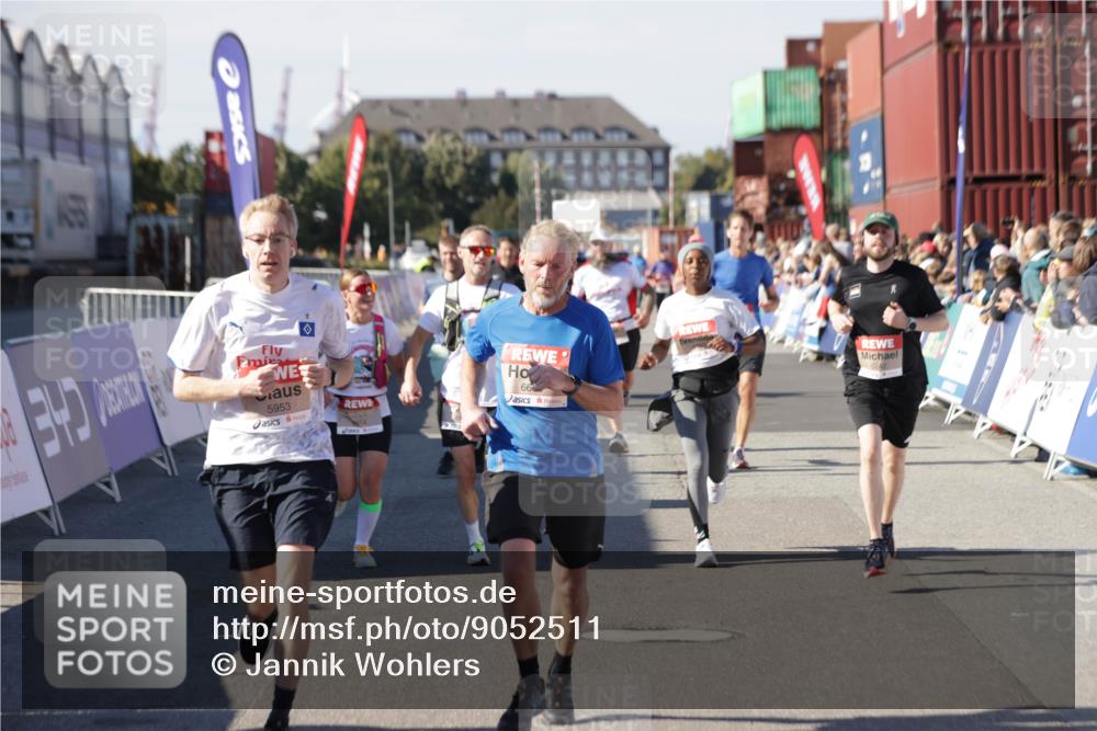 03.10.2025 - Köhlbrandbrückenlauf Jannik Wohlers http://msf.ph/oto/9052511 03.10.2025 13:09:07 Ziel 4057, 4197, 4346, 4351, 4377, 4381, 4403, 4486, 4505, 4901, 5242, 5842, 5953, 6372, 6562, 6630, 6814, 6816 meine-sportfotos.de