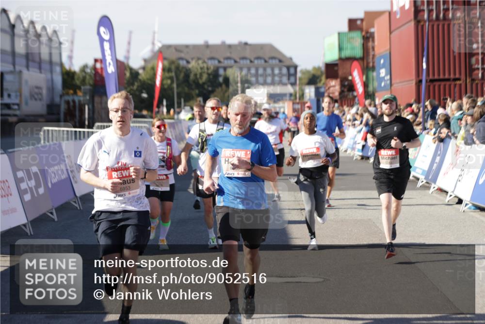 03.10.2025 - Köhlbrandbrückenlauf Jannik Wohlers http://msf.ph/oto/9052516 03.10.2025 13:09:07 Ziel 4057, 4197, 4346, 4351, 4377, 4381, 4403, 4486, 4505, 4901, 5242, 5842, 5953, 6372, 6562, 6630, 6814, 6816 meine-sportfotos.de