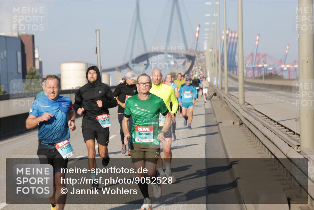 03.10.2025 - Köhlbrandbrückenlauf Jannik Wohlers http://msf.ph/oto/9052528 03.10.2025 09:46:52 Position 3 2712, 2948, 3658, 68 meine-sportfotos.de
