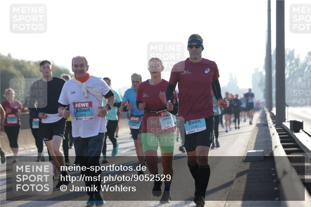 03.10.2025 - Köhlbrandbrückenlauf Jannik Wohlers http://msf.ph/oto/9052529 03.10.2025 09:19:27 Position 3 2056, 1193, 1195 meine-sportfotos.de