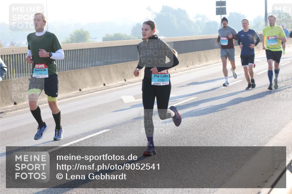 03.10.2025 - Köhlbrandbrückenlauf Lena Gebhardt http://msf.ph/oto/9052541 03.10.2025 09:15:19 Position 1 1180, 2708 meine-sportfotos.de