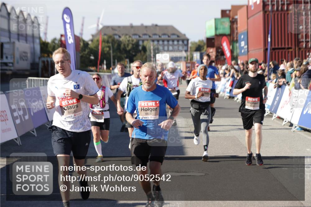 03.10.2025 - Köhlbrandbrückenlauf Jannik Wohlers http://msf.ph/oto/9052542 03.10.2025 13:09:07 Ziel 4057, 4197, 4346, 4351, 4377, 4381, 4403, 4486, 4505, 4901, 5242, 5842, 5953, 6372, 6562, 6630, 6814, 6816 meine-sportfotos.de