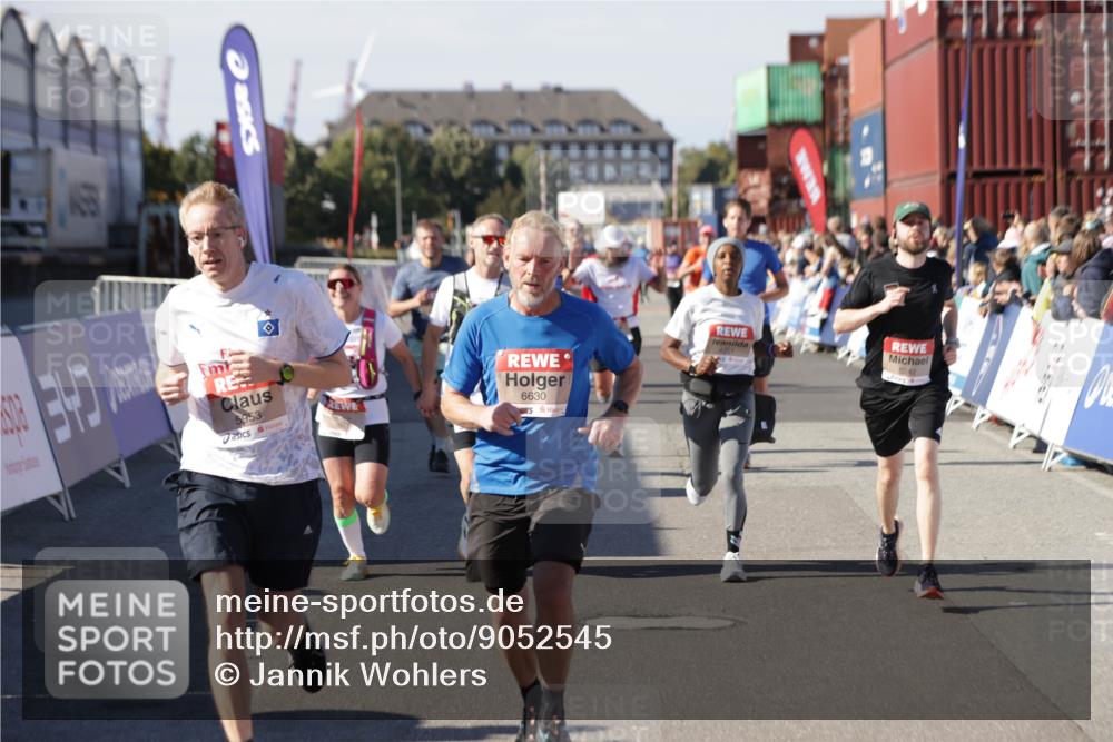 03.10.2025 - Köhlbrandbrückenlauf Jannik Wohlers http://msf.ph/oto/9052545 03.10.2025 13:09:07 Ziel 4057, 4197, 4346, 4351, 4377, 4381, 4403, 4486, 4505, 4901, 5242, 5842, 5953, 6372, 6562, 6630, 6814, 6816 meine-sportfotos.de
