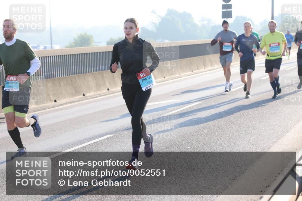 03.10.2025 - Köhlbrandbrückenlauf Lena Gebhardt http://msf.ph/oto/9052551 03.10.2025 09:15:20 Position 1 1180, 2708 meine-sportfotos.de