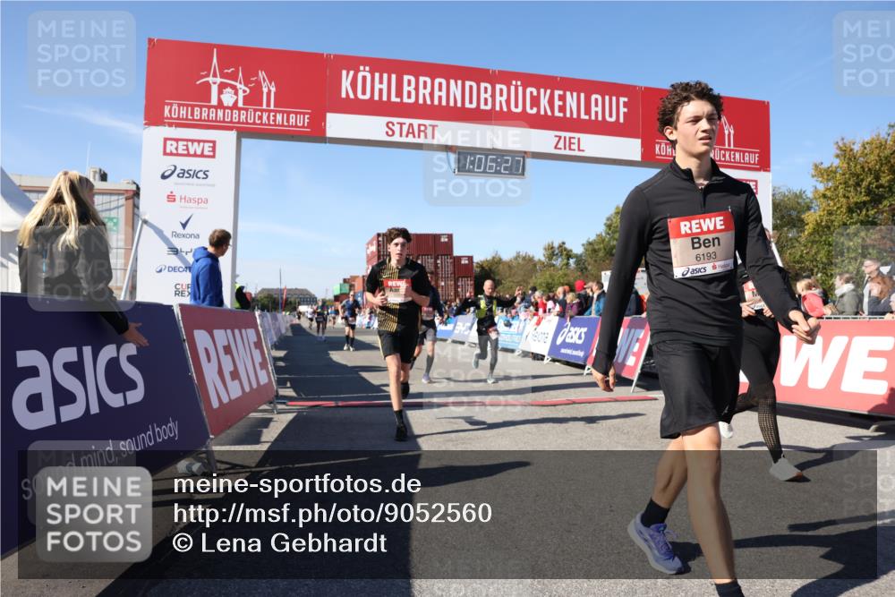 03.10.2025 - Köhlbrandbrückenlauf Lena Gebhardt http://msf.ph/oto/9052560 03.10.2025 13:06:28 Ziel 4015, 4122, 4124, 4396, 4550, 4658, 4659, 5563, 5641, 5970, 6193 meine-sportfotos.de