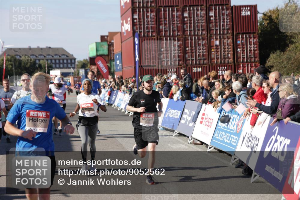 03.10.2025 - Köhlbrandbrückenlauf Jannik Wohlers http://msf.ph/oto/9052562 03.10.2025 13:09:08 Ziel 4057, 4197, 4346, 4351, 4377, 4381, 4403, 4486, 4505, 4901, 5242, 5740, 5953, 6372, 6562, 6630, 6814, 6816 meine-sportfotos.de