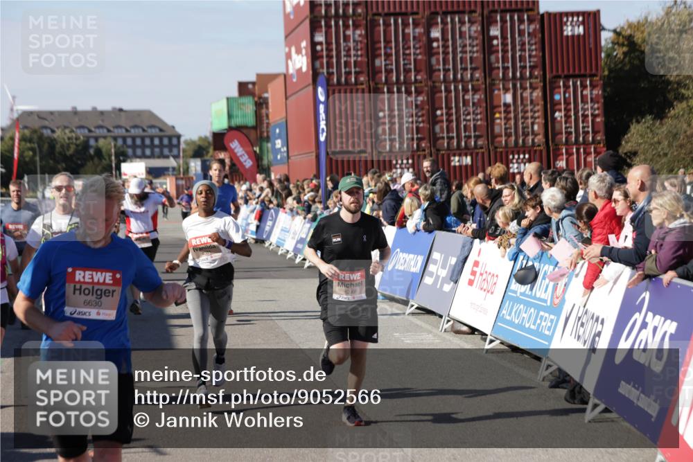 03.10.2025 - Köhlbrandbrückenlauf Jannik Wohlers http://msf.ph/oto/9052566 03.10.2025 13:09:08 Ziel 4057, 4197, 4346, 4351, 4377, 4381, 4403, 4486, 4505, 4901, 5242, 5740, 5953, 6372, 6562, 6630, 6814, 6816 meine-sportfotos.de