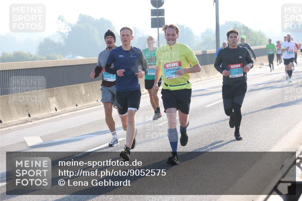 03.10.2025 - Köhlbrandbrückenlauf Lena Gebhardt http://msf.ph/oto/9052575 03.10.2025 09:15:21 Position 1 1237, 1083, 3775 meine-sportfotos.de