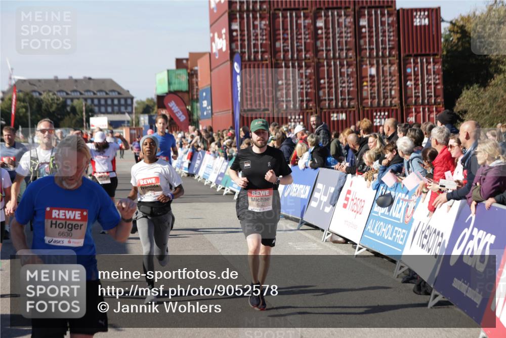 03.10.2025 - Köhlbrandbrückenlauf Jannik Wohlers http://msf.ph/oto/9052578 03.10.2025 13:09:08 Ziel 4057, 4197, 4346, 4351, 4377, 4381, 4403, 4486, 4505, 4901, 5242, 5740, 5953, 6372, 6562, 6630, 6814, 6816 meine-sportfotos.de
