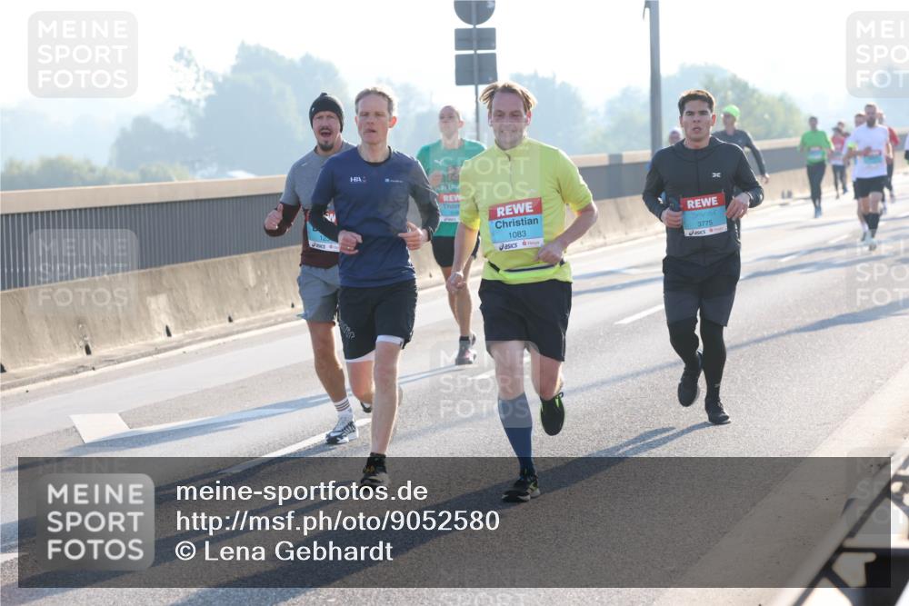 03.10.2025 - Köhlbrandbrückenlauf Lena Gebhardt http://msf.ph/oto/9052580 03.10.2025 09:15:21 Position 1 1083, 3775 meine-sportfotos.de