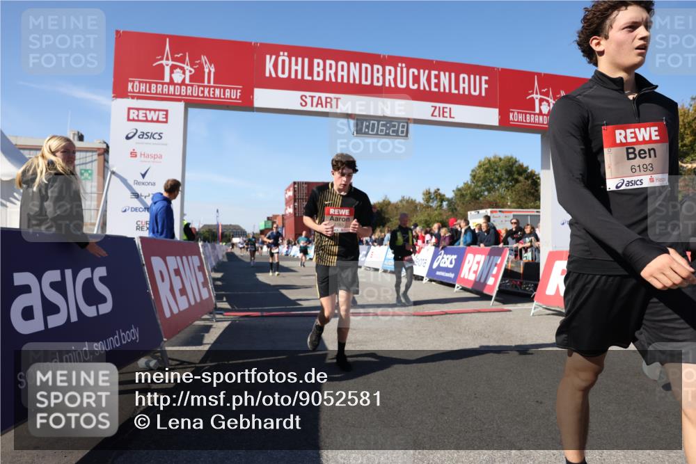 03.10.2025 - Köhlbrandbrückenlauf Lena Gebhardt http://msf.ph/oto/9052581 03.10.2025 13:06:28 Ziel 4015, 4122, 4124, 4396, 4550, 4658, 4659, 5563, 5641, 5970, 6193 meine-sportfotos.de
