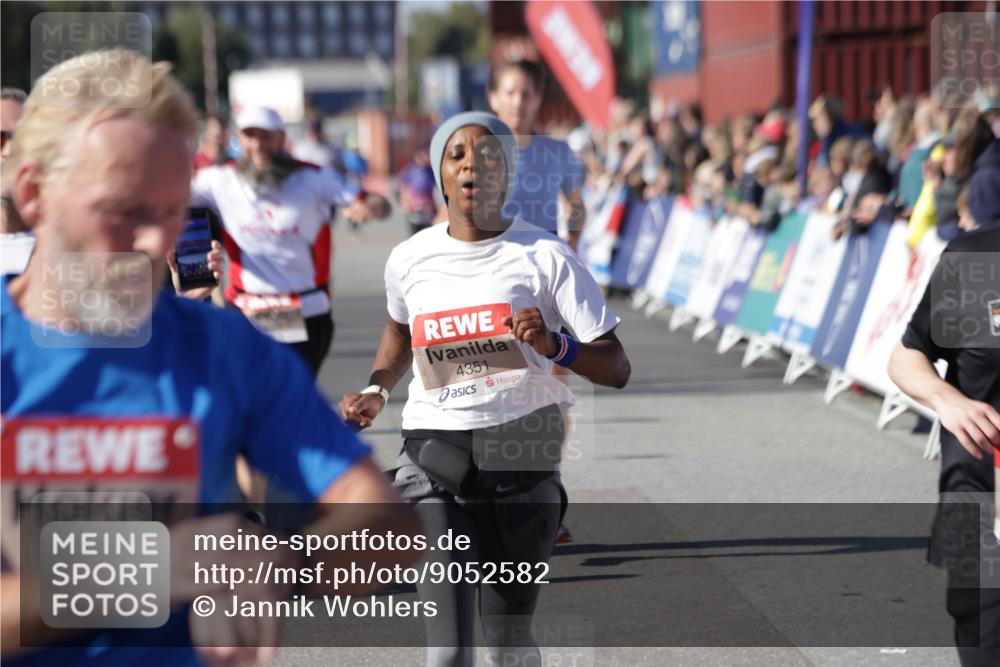 03.10.2025 - Köhlbrandbrückenlauf Jannik Wohlers http://msf.ph/oto/9052582 03.10.2025 13:09:09 Ziel 4057, 4197, 4346, 4351, 4377, 4381, 4403, 4486, 4505, 4901, 5242, 5740, 5953, 6372, 6562, 6630, 6814, 6816 meine-sportfotos.de