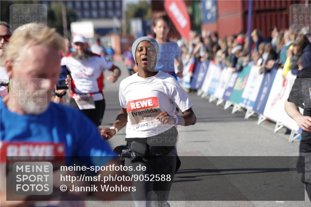 03.10.2025 - Köhlbrandbrückenlauf Jannik Wohlers http://msf.ph/oto/9052588 03.10.2025 13:09:09 Ziel 4057, 4197, 4346, 4351, 4377, 4381, 4403, 4486, 4505, 4901, 5242, 5740, 5953, 6372, 6562, 6630, 6814, 6816 meine-sportfotos.de