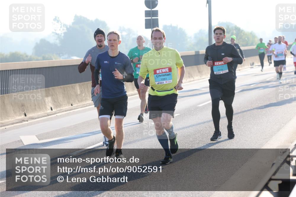 03.10.2025 - Köhlbrandbrückenlauf Lena Gebhardt http://msf.ph/oto/9052591 03.10.2025 09:15:21 Position 1 1083, 3775 meine-sportfotos.de