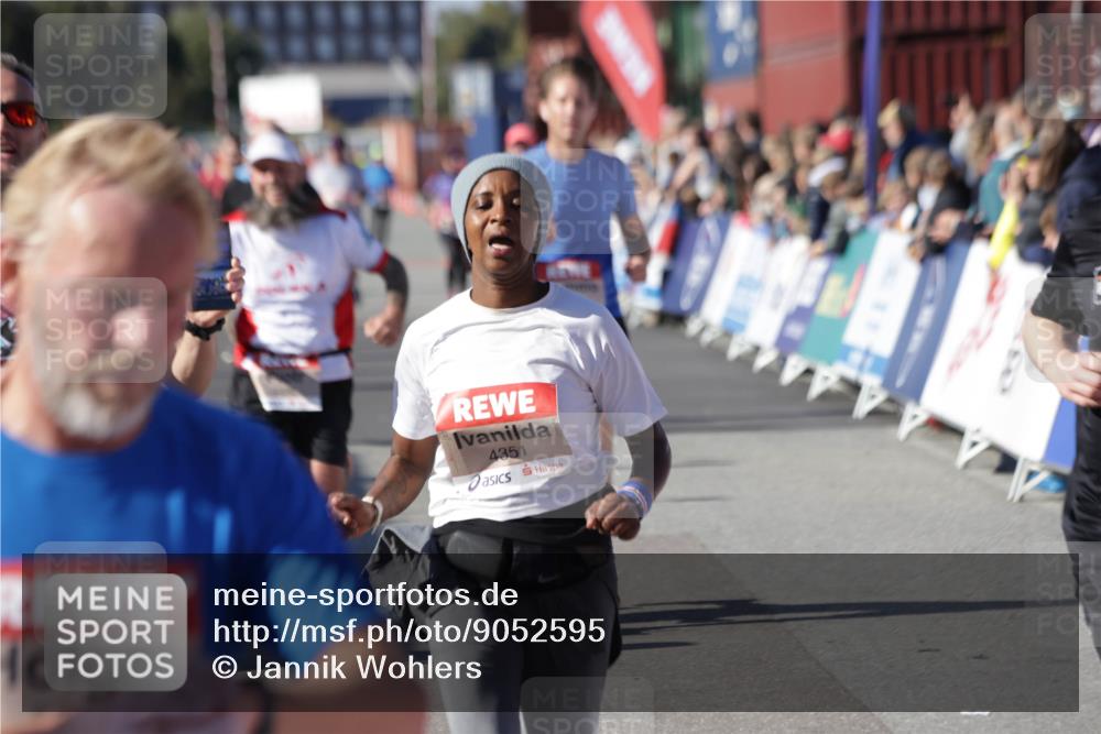 03.10.2025 - Köhlbrandbrückenlauf Jannik Wohlers http://msf.ph/oto/9052595 03.10.2025 13:09:09 Ziel 4057, 4197, 4346, 4351, 4377, 4381, 4403, 4486, 4505, 4901, 5242, 5740, 5953, 6372, 6562, 6630, 6814, 6816 meine-sportfotos.de