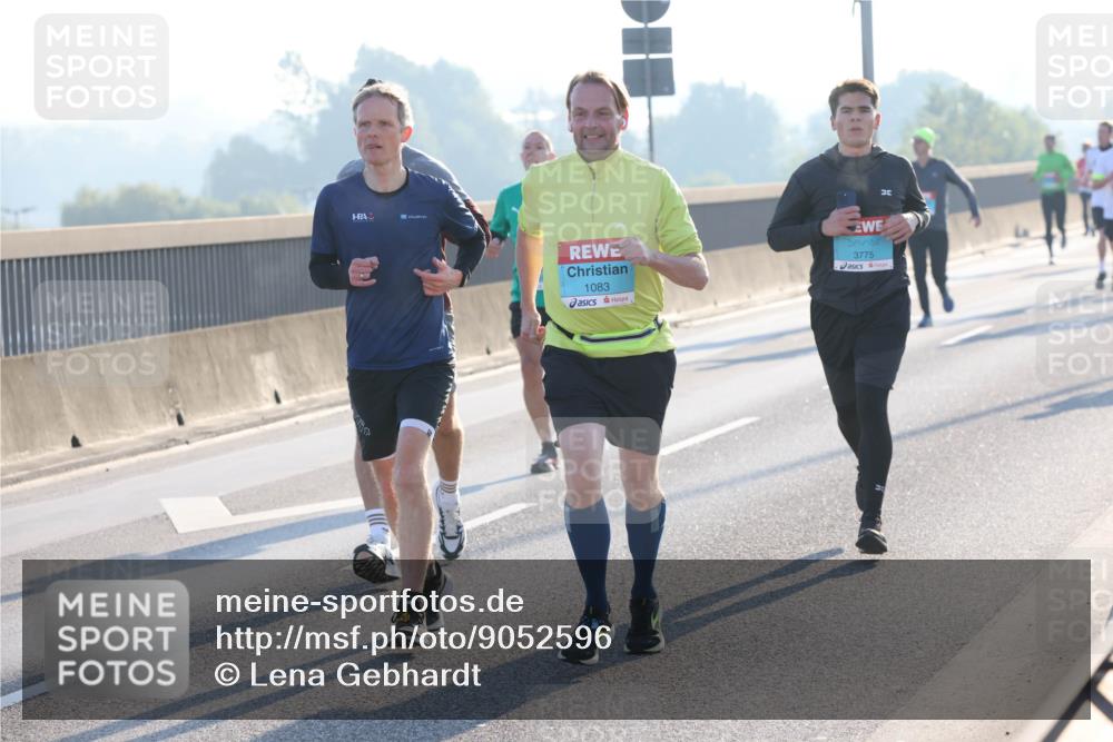 03.10.2025 - Köhlbrandbrückenlauf Lena Gebhardt http://msf.ph/oto/9052596 03.10.2025 09:15:22 Position 1 1083, 3775 meine-sportfotos.de