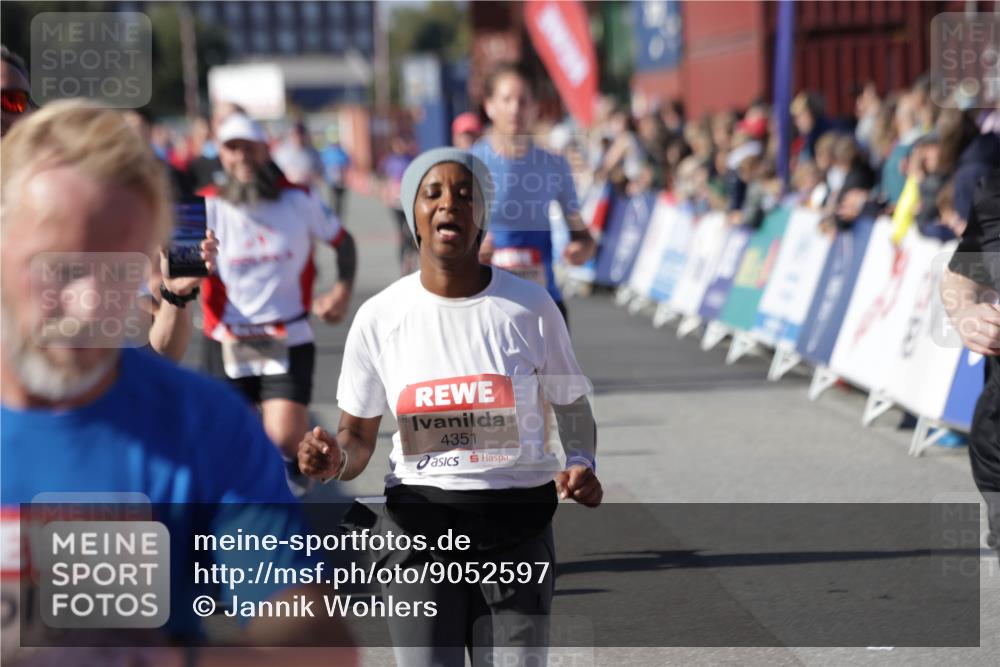 03.10.2025 - Köhlbrandbrückenlauf Jannik Wohlers http://msf.ph/oto/9052597 03.10.2025 13:09:09 Ziel 4057, 4197, 4346, 4351, 4377, 4381, 4403, 4486, 4505, 4901, 5242, 5740, 5953, 6372, 6562, 6630, 6814, 6816 meine-sportfotos.de