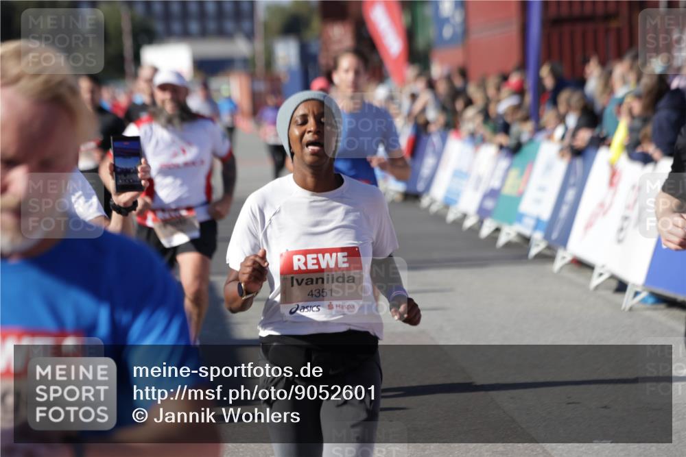 03.10.2025 - Köhlbrandbrückenlauf Jannik Wohlers http://msf.ph/oto/9052601 03.10.2025 13:09:09 Ziel 4057, 4197, 4346, 4351, 4377, 4381, 4403, 4486, 4505, 4901, 5242, 5740, 5953, 6372, 6562, 6630, 6814, 6816 meine-sportfotos.de