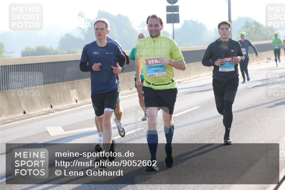 03.10.2025 - Köhlbrandbrückenlauf Lena Gebhardt http://msf.ph/oto/9052602 03.10.2025 09:15:22 Position 1 1083, 3775 meine-sportfotos.de