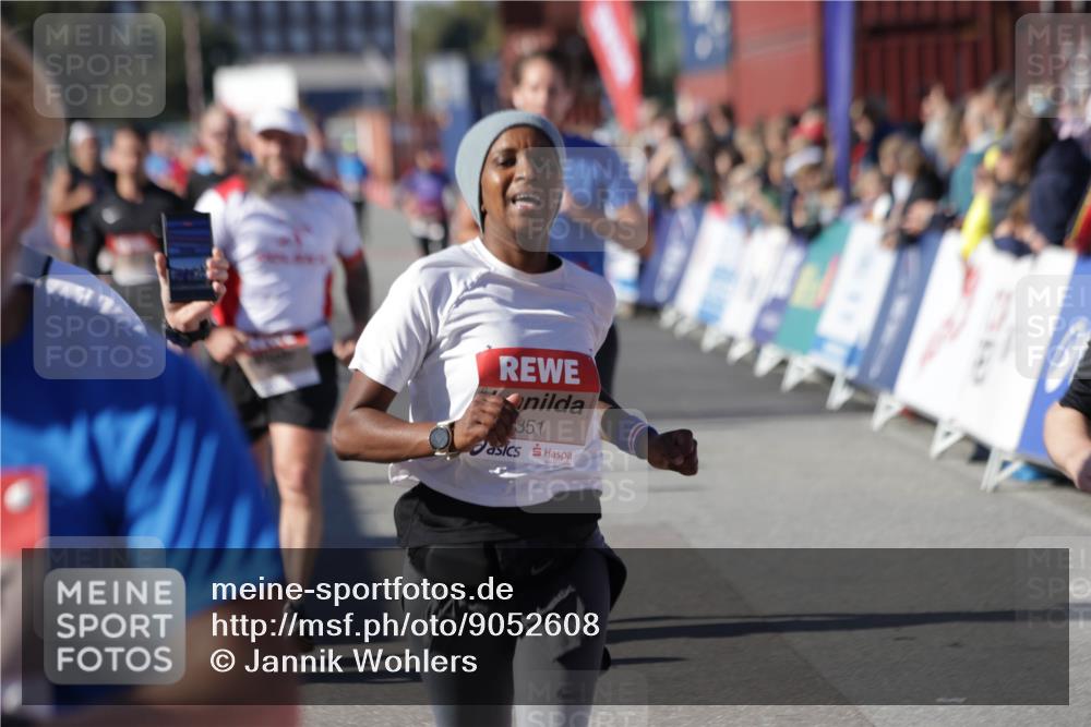 03.10.2025 - Köhlbrandbrückenlauf Jannik Wohlers http://msf.ph/oto/9052608 03.10.2025 13:09:09 Ziel 4057, 4197, 4346, 4351, 4377, 4381, 4403, 4486, 4505, 4901, 5242, 5740, 5953, 6372, 6562, 6630, 6814, 6816 meine-sportfotos.de