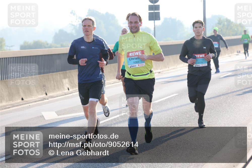 03.10.2025 - Köhlbrandbrückenlauf Lena Gebhardt http://msf.ph/oto/9052614 03.10.2025 09:15:22 Position 1 4030, 1083, 3775 meine-sportfotos.de