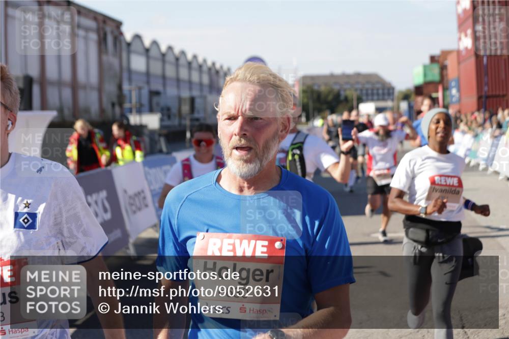 03.10.2025 - Köhlbrandbrückenlauf Jannik Wohlers http://msf.ph/oto/9052631 03.10.2025 13:09:10 Ziel 4057, 4197, 4334, 4346, 4351, 4377, 4381, 4403, 4486, 4901, 5242, 5740, 5953, 6037, 6372, 6562, 6630, 6814, 6816 meine-sportfotos.de