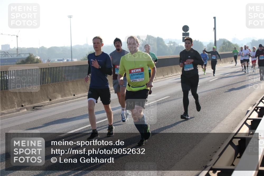 03.10.2025 - Köhlbrandbrückenlauf Lena Gebhardt http://msf.ph/oto/9052632 03.10.2025 09:15:23 Position 1 1083, 3775 meine-sportfotos.de