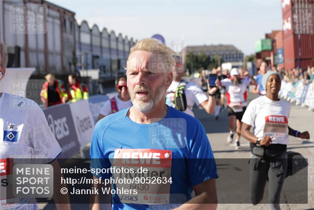 03.10.2025 - Köhlbrandbrückenlauf Jannik Wohlers http://msf.ph/oto/9052634 03.10.2025 13:09:10 Ziel 4057, 4197, 4334, 4346, 4351, 4377, 4381, 4403, 4486, 4901, 5242, 5740, 5953, 6037, 6372, 6562, 6630, 6814, 6816 meine-sportfotos.de